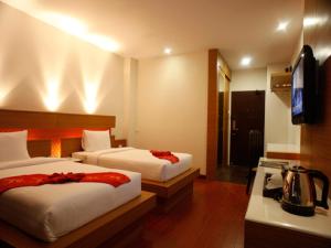Postel nebo postele na pokoji v ubytování Suvarnabhumi Suite Hotel
