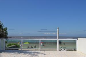 a view of the beach from the balcony of a building at Casa Lady - Frente para o MAR in Itanhaém