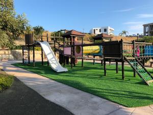 Ο χώρος παιχνιδιού για παιδιά στο Departamentos Amoblados Frente al Mar Manta -PROINKASA