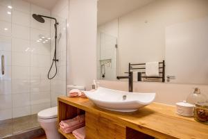 Bilik mandi di Nelson City Centre Apartment 2