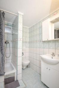 Koupelna v ubytování Apartments Crystal + 37 fotografií