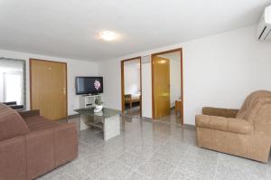 TV a/nebo společenská místnost v ubytování Apartments Crystal