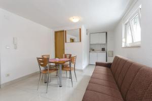 Kuchyň nebo kuchyňský kout v ubytování Apartments Crystal