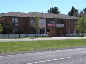 a building on the side of a road at Snowgate Motel + Apartments in Berridale