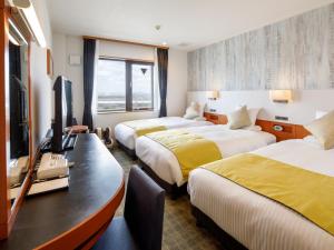 Postel nebo postele na pokoji v ubytování HOTEL MYSTAYS Maihama