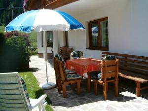 Patio alebo iná vonkajšia časť ubytovania Ferienhaus Inge