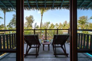 Balkón nebo terasa v ubytování The Haven Khao Lak