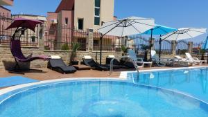 Bazén v ubytování Taai Hotel nebo v jeho okolí