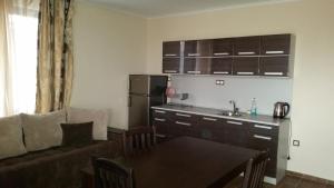 Kuchyň nebo kuchyňský kout v ubytování Taai Hotel