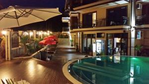 Bazén v ubytování Taai Hotel nebo v jeho okolí