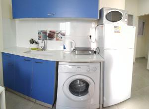 Gambar di galeri bagi Short Term Apartment Tel Aviv Bat Yam 411 di Bat Yam