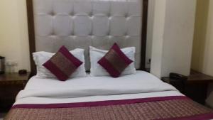 Cama o camas de una habitación en Hotel Saffron Inn