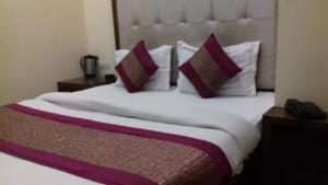 Cama o camas de una habitación en Hotel Saffron Inn