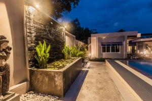 Bazén v ubytování Thuan Resort nebo v jeho okolí