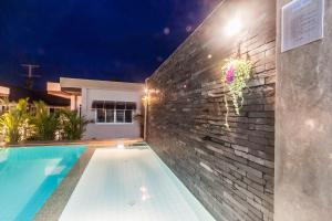 Bazén v ubytování Thuan Resort nebo v jeho okolí
