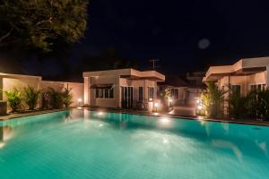 Bazén v ubytování Thuan Resort nebo v jeho okolí