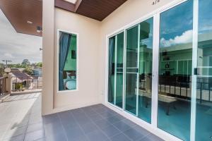 Bazén v ubytování Thuan Resort nebo v jeho okolí