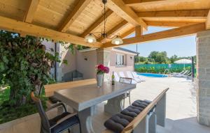 Bazén v ubytování Villa Contessa nebo v jeho okolí