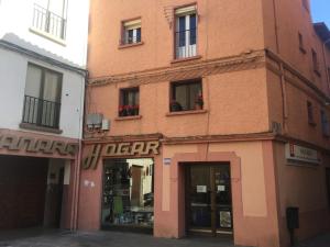 Apartamentos Turisticos Sol y Nieve, Jaca, Spain - Booking.com