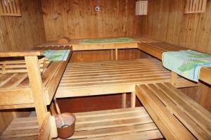 a room with three beds in a sauna at Paradies 503 in Arosa
