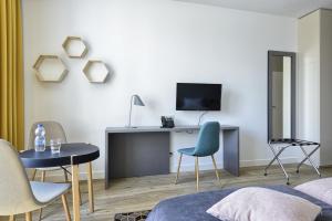 Telewizja i/lub zestaw kina domowego w obiekcie Arche Hotel Poloneza