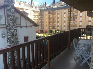 Apartamentos Turisticos Sol y Nieve, Jaca, Spain - Booking.com