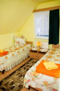 Ένα ή περισσότερα κρεβάτια σε δωμάτιο στο Perla Balvanyos