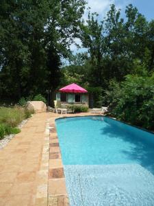 Piscine de l'établissement La Rose des Vents ou située à proximité