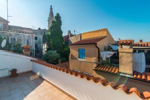 una vista desde el techo de un edificio en Bella Natka Bed and Breakfast, en Rovinj