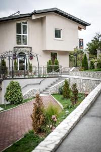 Κήπος έξω από το Hotel BOB