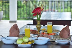 Gallery image of Green Almond Hotel in Unawatuna