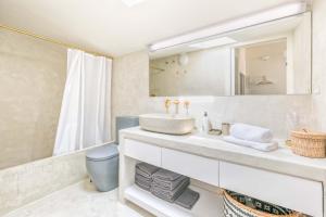 Kúpeľňa v ubytovaní Sagrado Corazon Penthouse in Malaga by Solaga Holiday Homes