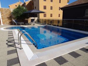 Bazén v ubytování Apartments Livaja nebo v jeho okolí