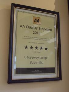 Certifikát, hodnocení, plakát nebo jiný dokument vystavený v ubytování Causeway Lodge