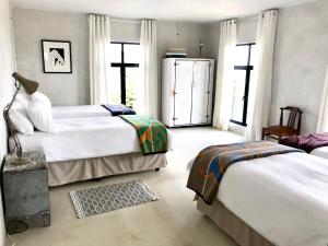 Кровать или кровати в номере Mission House