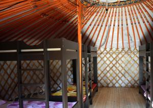 Ένα ή περισσότερα κρεβάτια σε δωμάτιο στο Bakonyi Camping