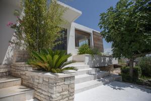Ein Garten an der Unterkunft Luxury Apartment with Private Heated Pool