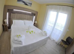 A bed or beds in a room at Cataleya Resort & Spa