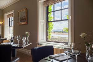 Posezení v ubytování An Chúirt Hotel, Gweedore, Donegal