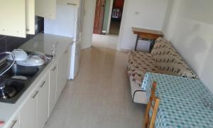 Dapur atau dapur kecil di Toris House