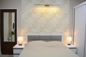 Postel nebo postele na pokoji v ubytování Nicolas Boutique Hotel