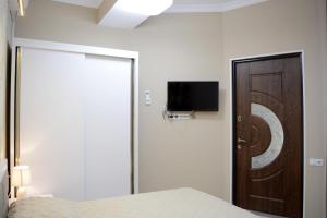 TV a/nebo společenská místnost v ubytování Nicolas Boutique Hotel