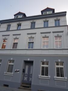 a large white building with windows and doors at Richter Apartments Finsterwalde mit Klimaanlage in Finsterwalde