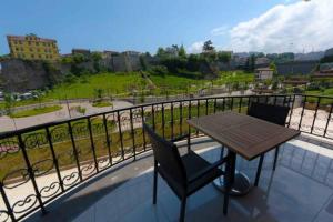 A balcony or terrace at Zagnospasa Konaklari