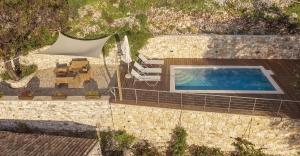 The swimming pool at or close to Castelli Olive Press