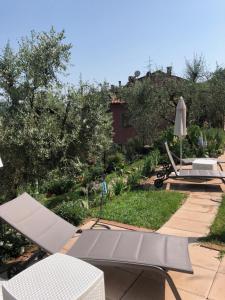 A garden outside B&B Puccini