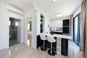 Kuchyň nebo kuchyňský kout v ubytování Apartments Dalmatia Infinity