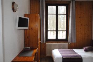 מיטה או מיטות בחדר ב-Hotel des Lacs