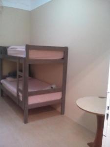 Łóżko lub łóżka piętrowe w pokoju w obiekcie Hotel Itajuba