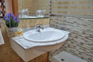 Koupelna v ubytování Hotel Mari Carmen